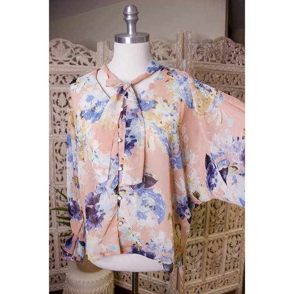 Floral tie front blouse - Picture 6 of 16